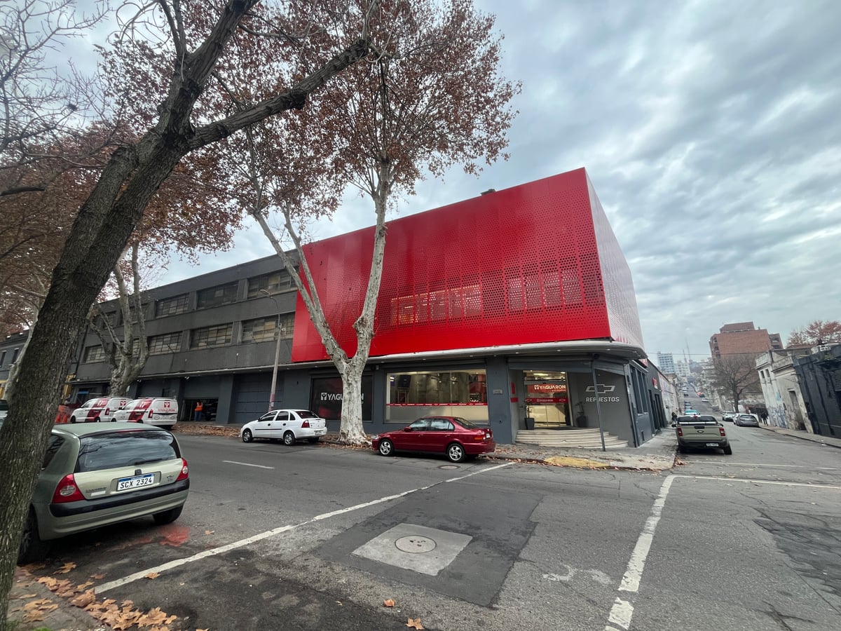 YAGUARON REPUESTOS — Logística · Oficinas + Depósito en Montevideo, Uruguay — imagen 10
